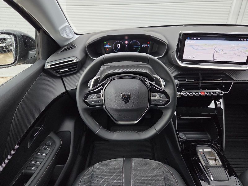 Peugeot 208 (2025) ALLURE Hybrid 100 e-DCS6 - fotka 12 z 16