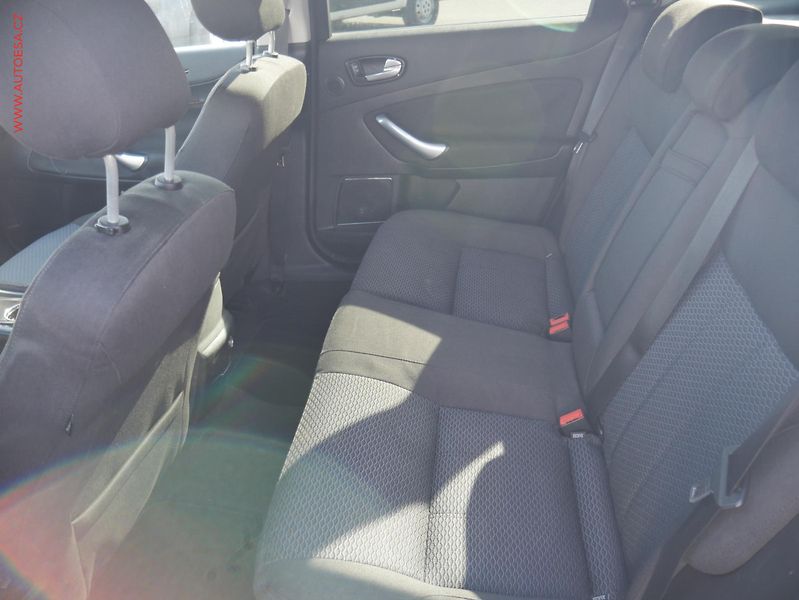 Ford Mondeo (2008) 2.0 TDCi, AC, TZ, park.asist - fotka 10 z 16