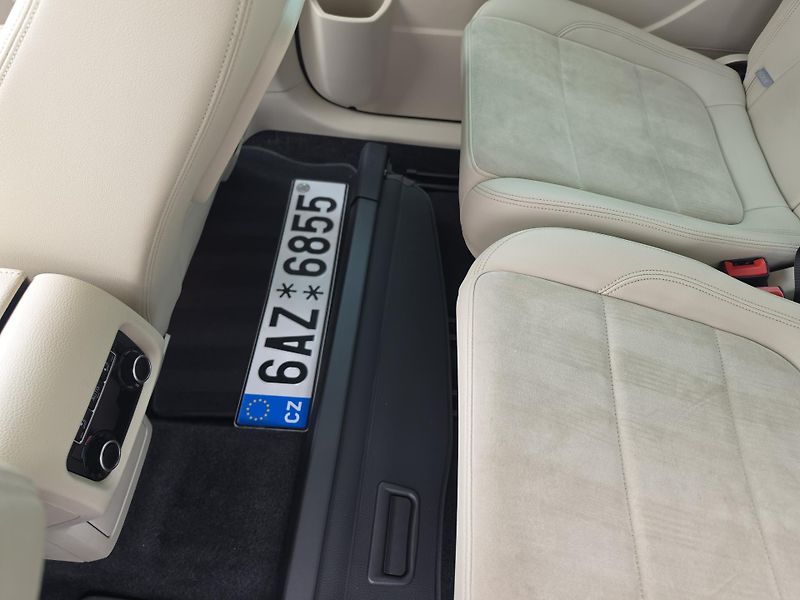 Volkswagen Sharan 2.0TSI Highline 7 TZ Masáž Led - fotka 10 z 24