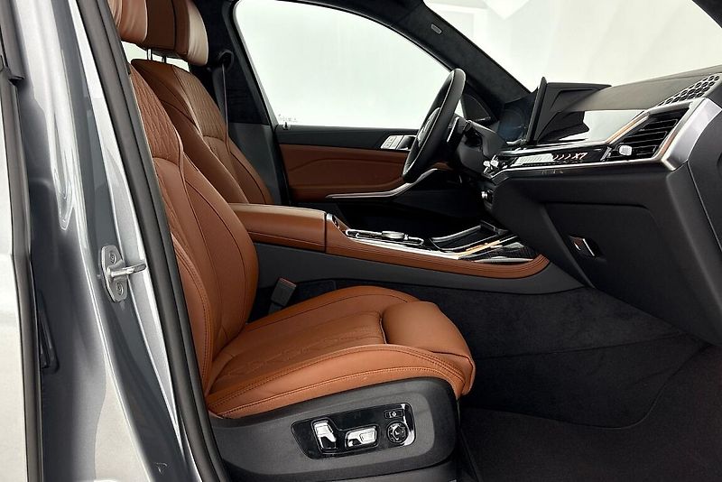 BMW X7 xDrive40i - fotka 18 z 30