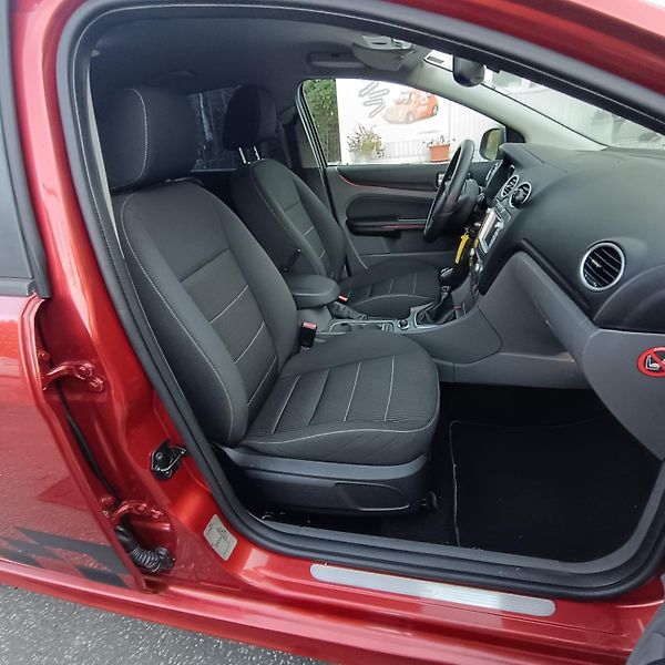 Ford Focus  Titanium,1.8/92kW, benzin - fotka 12 z 26