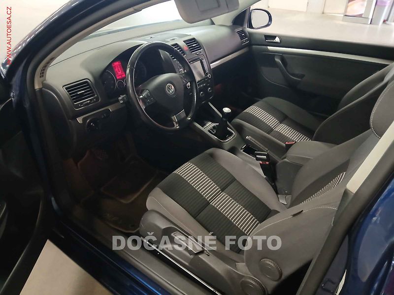 Volkswagen Golf (2008) 1.4i, autoAC - fotka 2 z 3