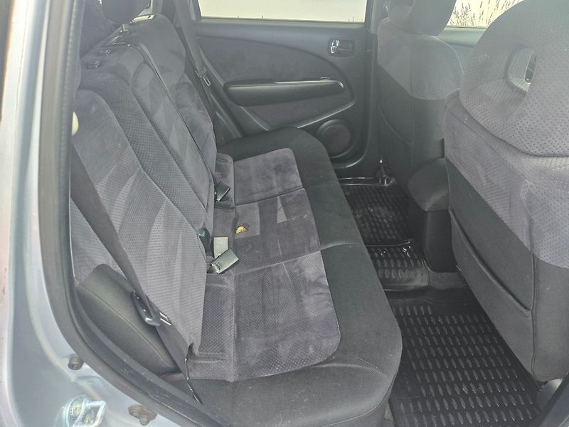 Mitsubishi Outlander (2005) 2.4 i 4x4 - fotka 27 z 28