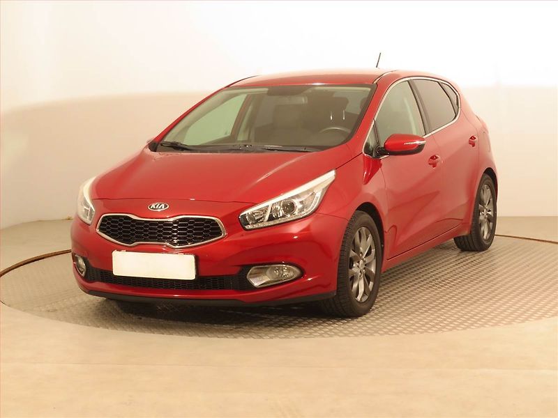 Kia Ceed (2012) Silver 1.4 CVVT, Tempomat - fotka 2 z 15