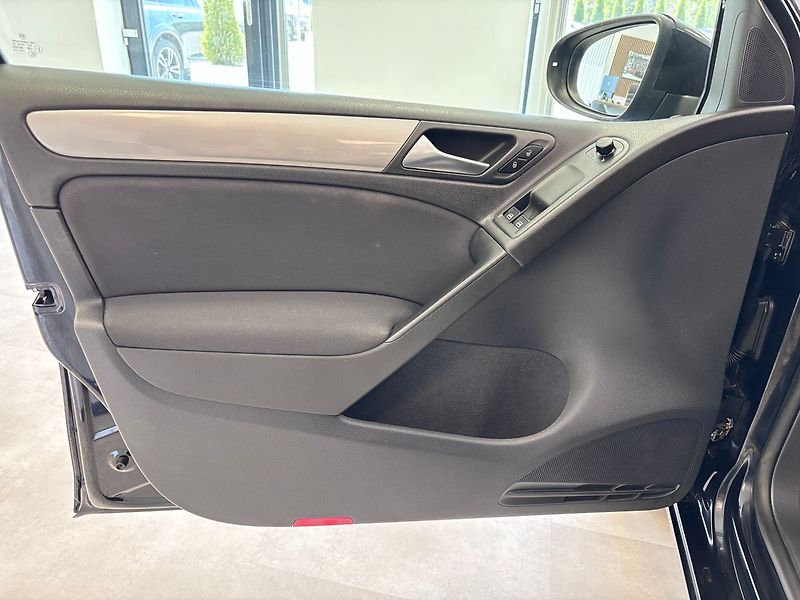 Volkswagen Golf 1.2TSI TREND - fotka 8 z 28