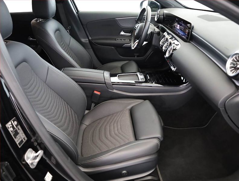 Mercedes-Benz Třídy A (2024) A 200 d - fotka 7 z 23
