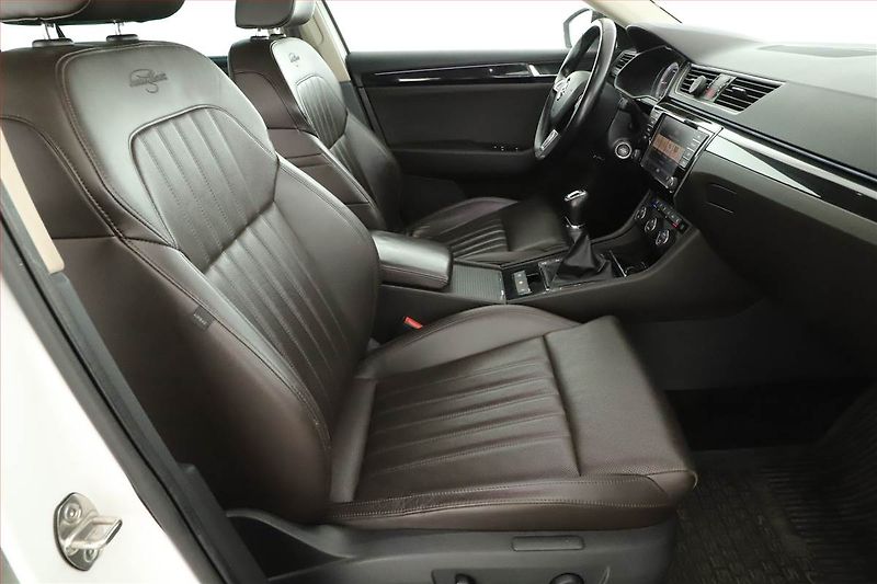 Škoda Superb (2017) Laurin&Klement 2.0 TDI, Kůže - fotka 7 z 25
