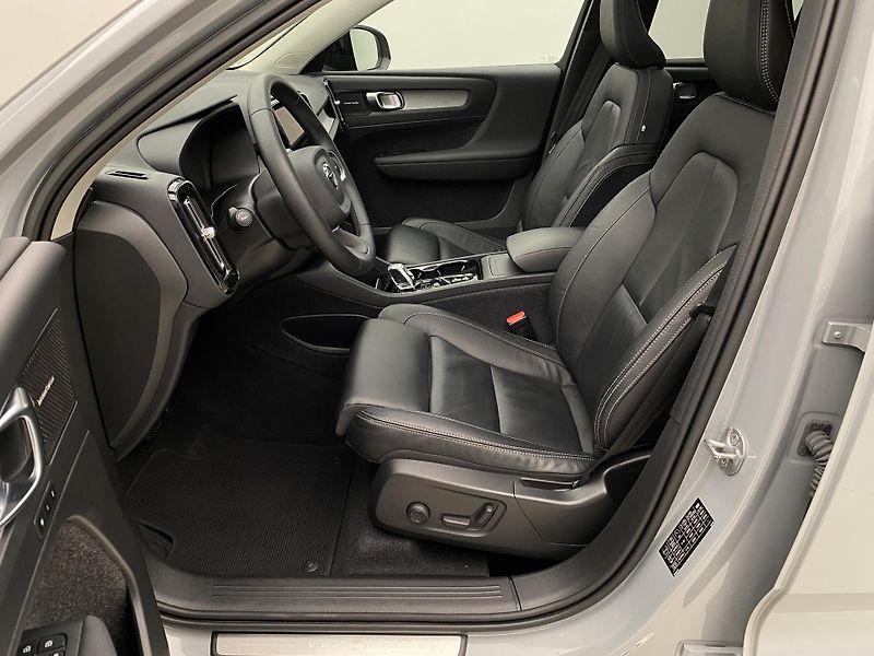 Volvo XC40 B4 DARK ULTIMATE AUT CZ - fotka 3 z 56