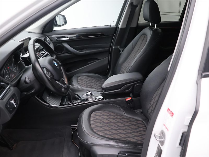 BMW X1 2.0 20d 140kW xDrive Aut. CZ - fotka 9 z 26
