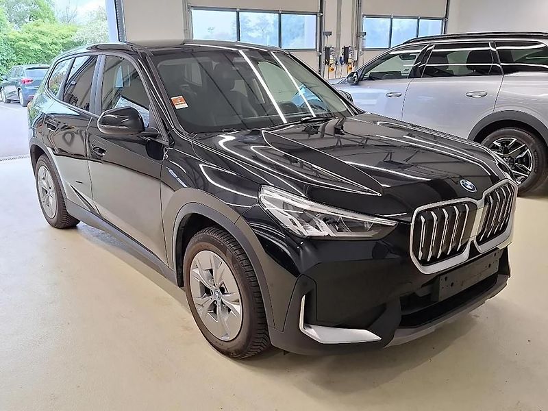 BMW iX1 (2024) - fotka 1 z 13