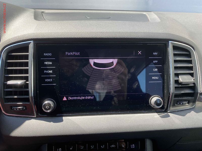 Škoda Karoq (2019) 1.5 TSi, Ambition, DSG, LED - fotka 17 z 18