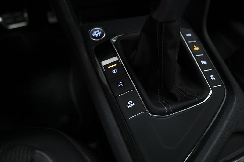 Volkswagen Tiguan 1,4 TSI DSG eHYBRID R-LINE ČR - fotka 26 z 46