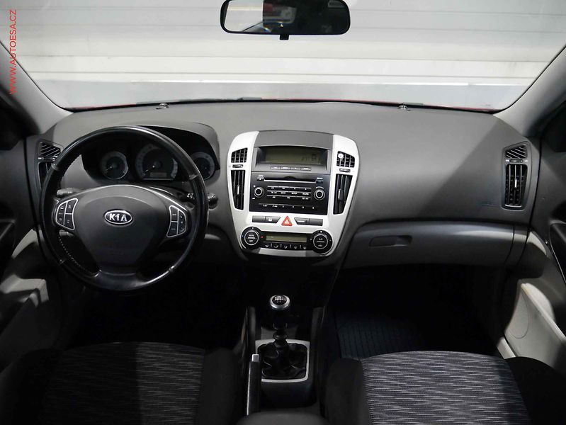 Kia Ceed (2009) 1.4i, 1.maj,ČR, AC - fotka 8 z 16