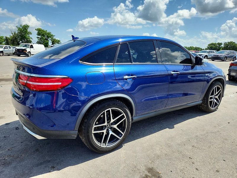 Mercedes-Benz GLE (2019) Auto na cestě - fotka 3 z 13