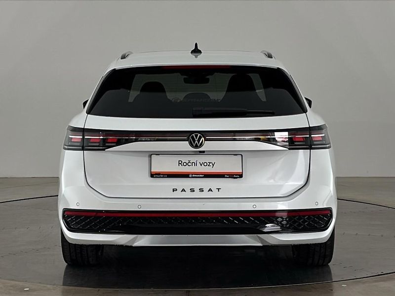 Volkswagen Passat R-Line People - fotka 17 z 31