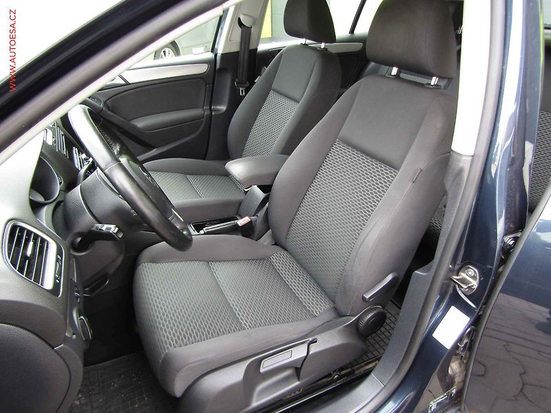 Volkswagen Golf (2012) 1.2 TSi, ČR, autoAC, temp - fotka 9 z 16