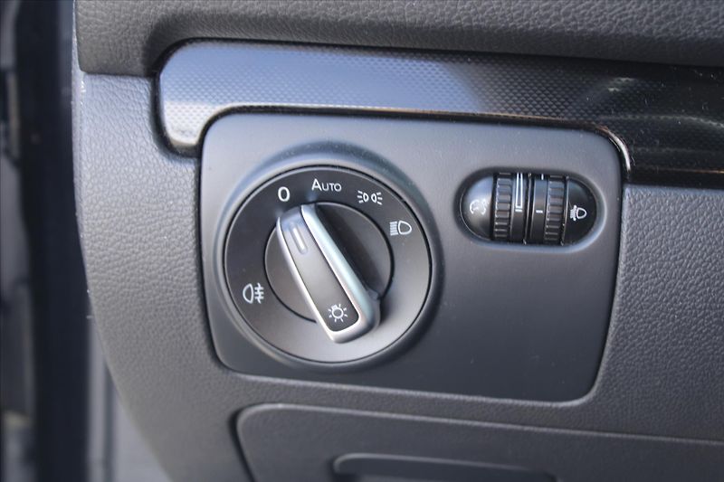 Volkswagen Golf 2.0 TDI 103kW HIGHLINE NAVI - fotka 15 z 20