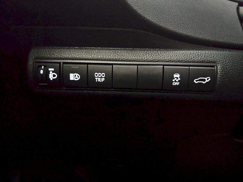 Toyota Corolla (2024) TS 1.8HEV 140k STYLE - fotka 19 z 23