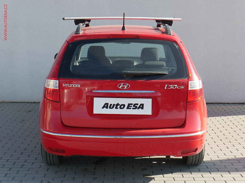 Hyundai i30 (2009) 1.6 CVVT, 2.maj,ČR, Klima - fotka 5 z 16