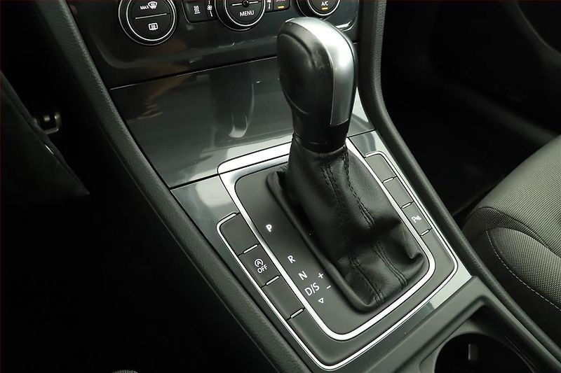 Volkswagen Golf (2020) 2.0 TDI, Automat, Serv.kniha - fotka 12 z 16
