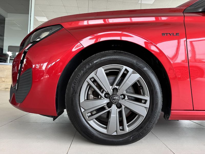 Peugeot 308 1,2PT 130*AT8*STYLE*Distronic - fotka 32 z 33