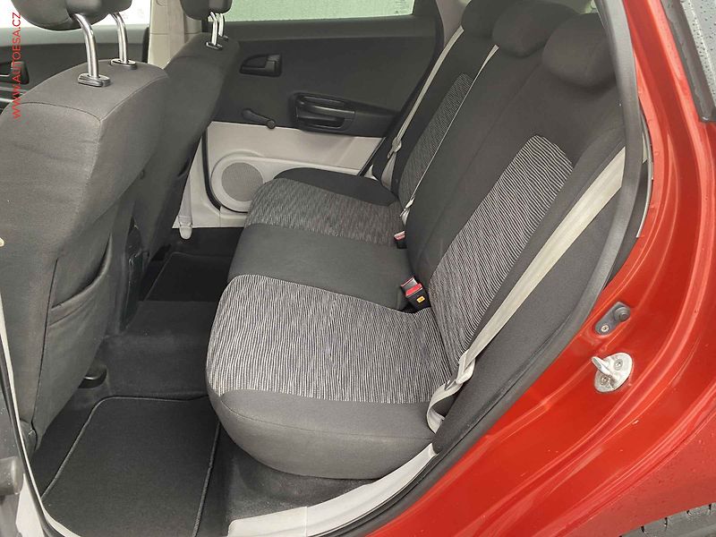 Kia Ceed (2008) 1.6i, ČR, AC - fotka 10 z 14