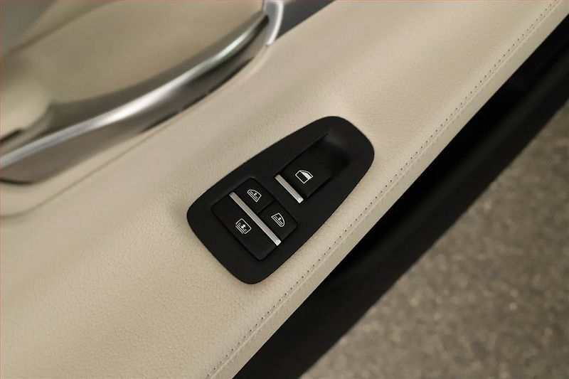 BMW Řada 5 (2011) 530d xDrive GT, 4X4, Automat - fotka 12 z 18
