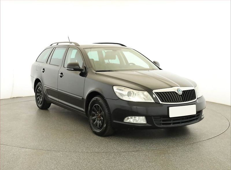 Škoda Octavia (2011) 2.0 TDI, Serv.kniha, Navi - fotografie inzerátu