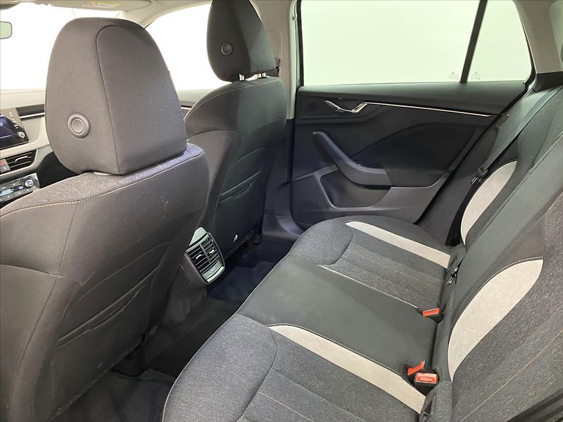 Škoda Scala 1,0 TSI 85kW Top Selection - fotka 6 z 30