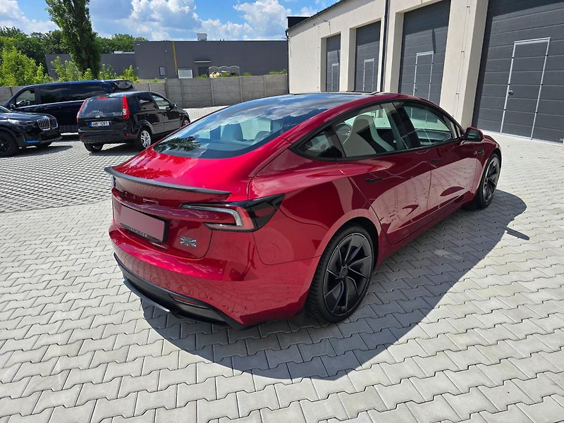 Tesla Model 3 (2024) Performance Highland - fotka 2 z 15