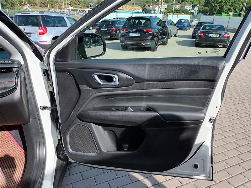 Jeep Compass 1,3 PHEV 132kW,TRAIL HAWK - fotka 24 z 50