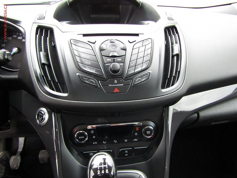 Ford Kuga (2015) 2.0 TDCi 4x4, Titanium - fotka 12 z 21