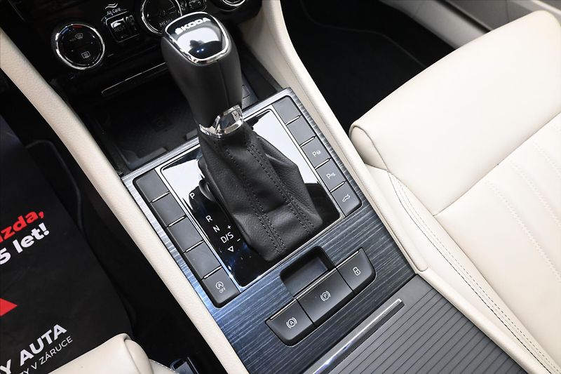 Škoda Superb 2,0 TDI 110kW DSG Style Záruka - fotka 23 z 33