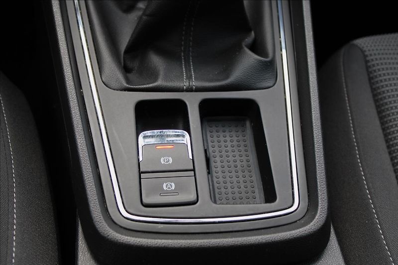 Seat Leon 1,6 TDi ST 85kW STYLE,serviska - fotka 17 z 42
