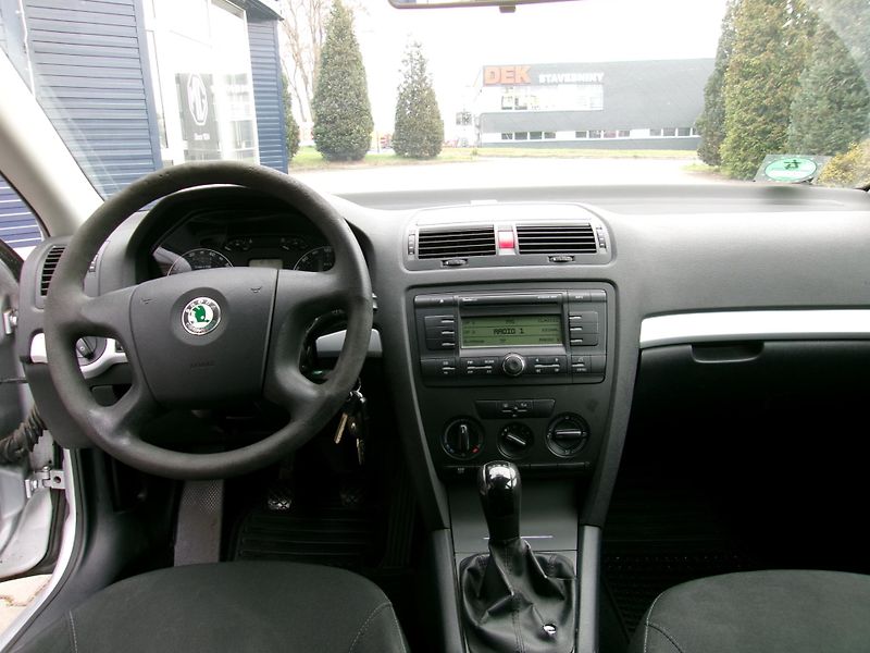 Škoda Octavia (2008) 1.6i - fotka 10 z 15