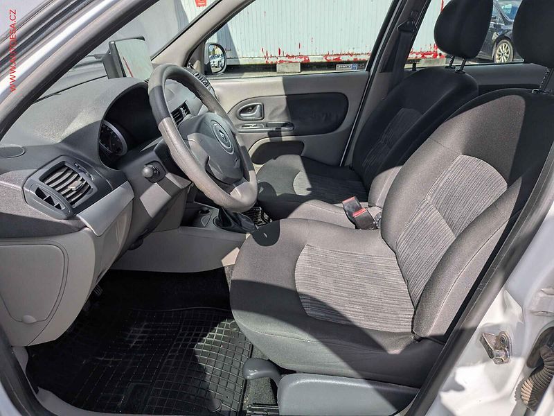 Renault Thalia (2012) 1.2i, ČR, AC, TZ, kamera - fotka 9 z 14