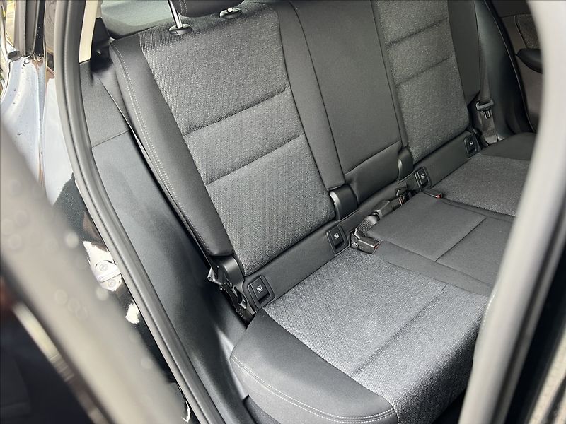 BMW iX2 0,0 eDrive20  Záruka 150kW - fotka 17 z 39