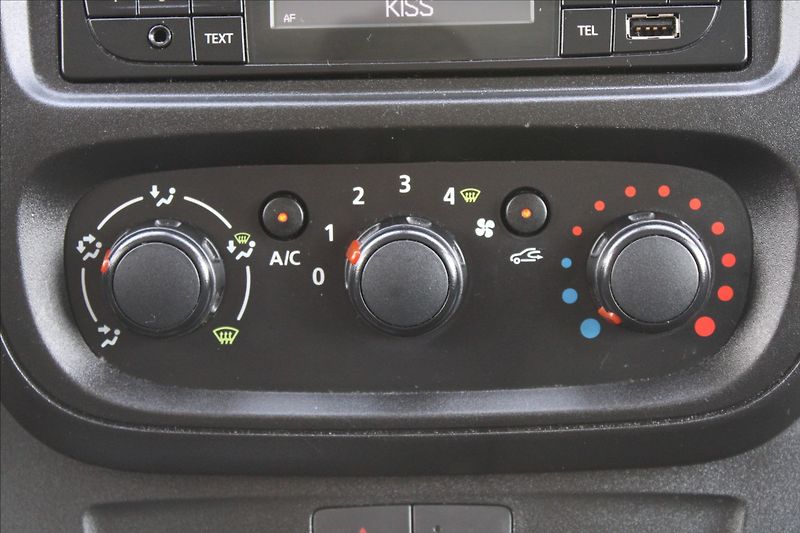 Renault Trafic 1,6 dCi  NOVÉ V ČR, 8 MÍST - fotka 13 z 24