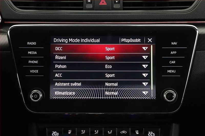 Škoda Superb (2022) Sportline 2.0 TSI - fotka 14 z 20