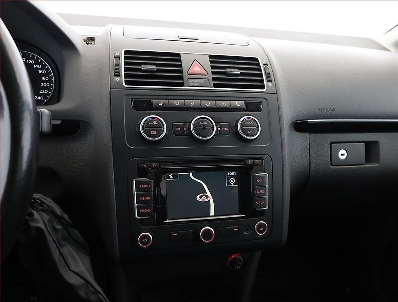 Volkswagen Touran (2012) Highline 1.4 TSI, Automat - fotka 10 z 18