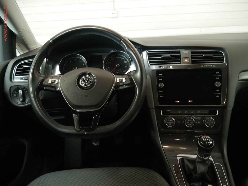 Volkswagen Golf (2018) 1.0 TSi, 1.maj,ČR, autoAC - fotka 11 z 16