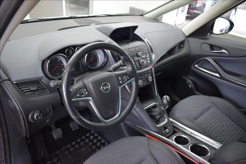 Opel Zafira 2,0 CTDi,7-míst,Nav,Innovation - fotka 9 z 27