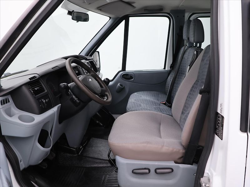 Ford Transit 2,2 TDCi 92kW 330L Base 7-Míst - fotka 9 z 25