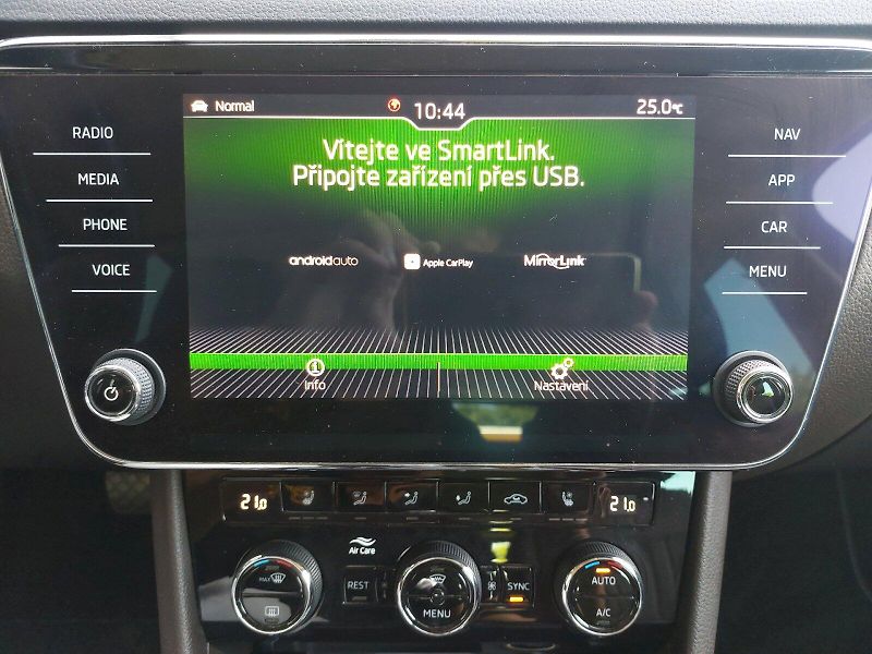 Škoda Superb (2019) Combi L&K DSG 4x4 2,0TDi 140kW - fotka 22 z 35