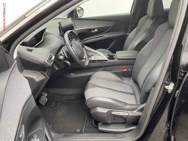 Peugeot 3008 (2022) 1.5 HDi, Allure, AT, navi - fotka 9 z 17
