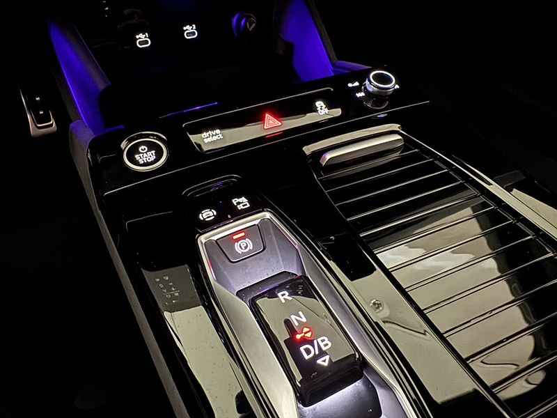 Audi A6 e-tron Performance S-Line - fotka 42 z 50
