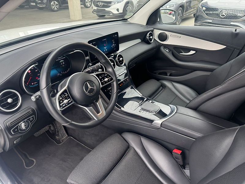 Mercedes-Benz GLC 220d 4MATIC - fotka 17 z 21
