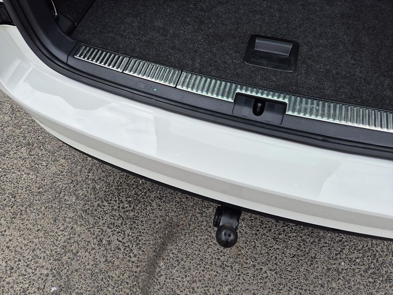 Škoda Superb Combi 2,0TDi 110kw DSG 17ALU - fotka 48 z 53