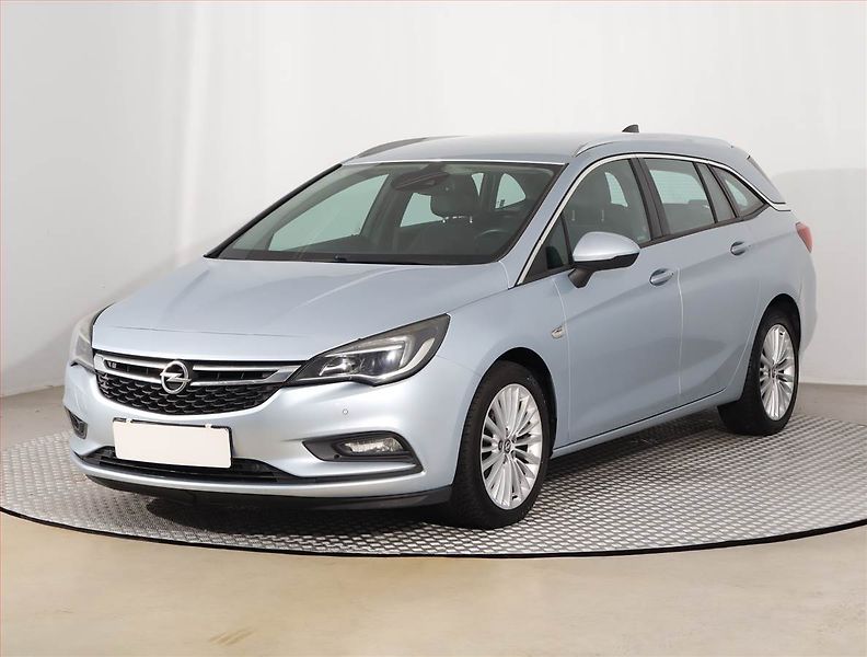 Opel Astra (2016) 1.6 CDTI, Navi, Tempomat - fotka 2 z 15