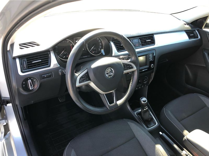 Škoda Rapid 1.2 TSi AMBITION - fotka 5 z 28